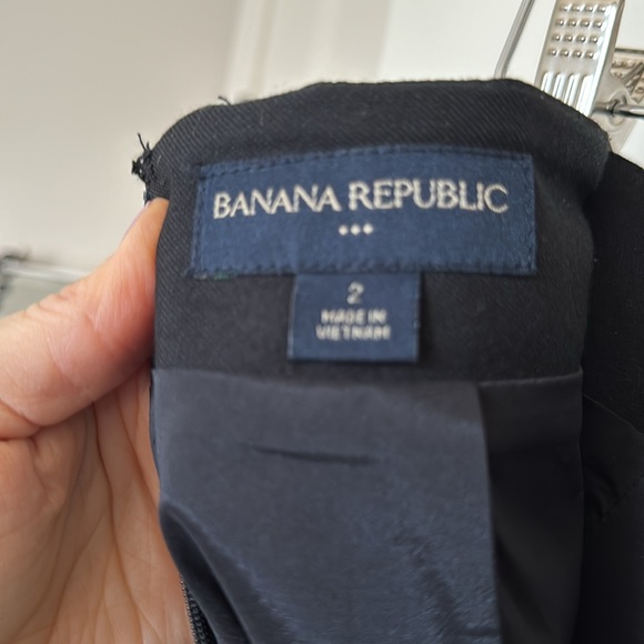 Banana Republic Black knee length skirt - Picture 7 of 9